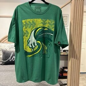 Hinano Tahiti Green Woman Sitting By Ocean Looking At Waves Size 2XL